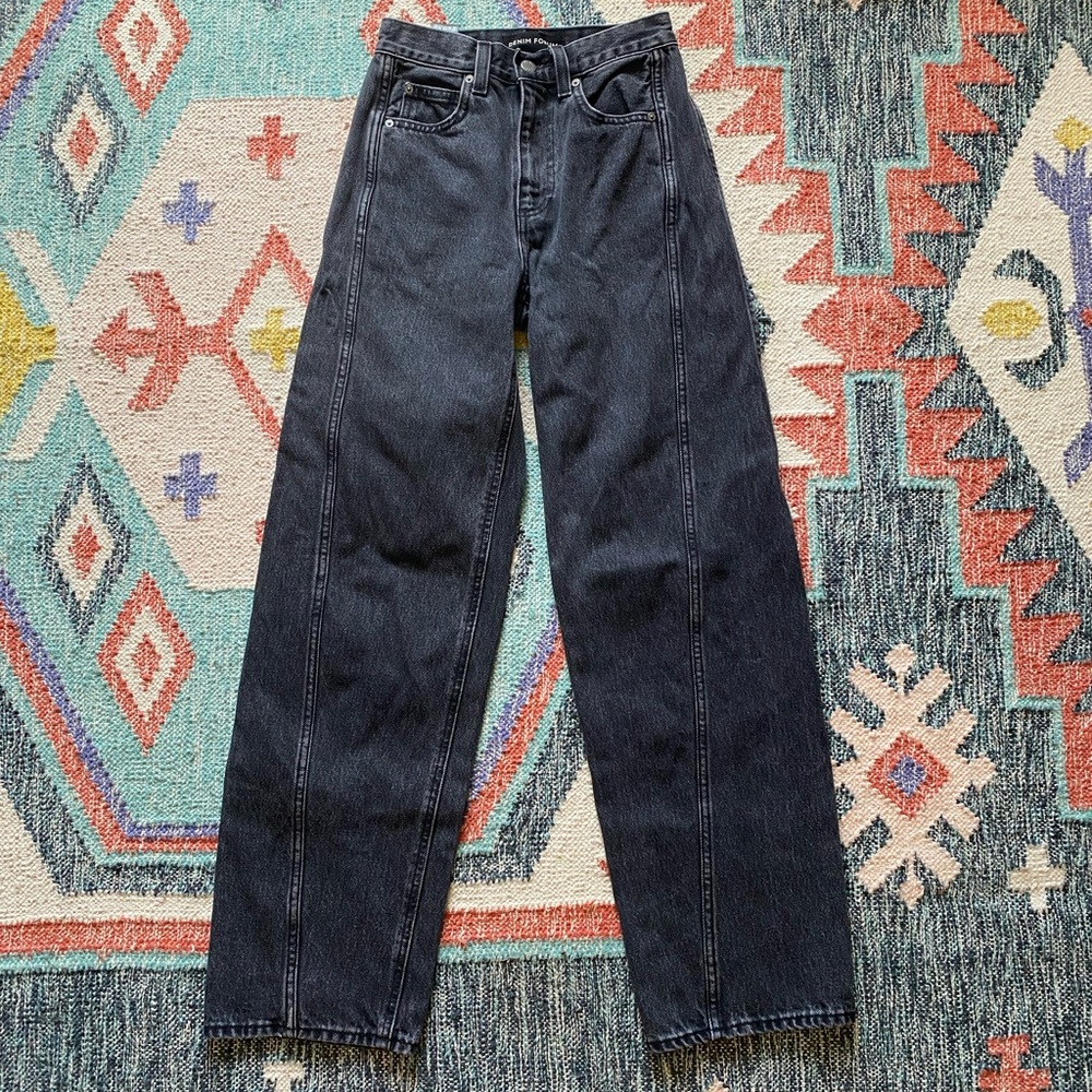 Aritzia Denim Forum 90’s seamed hi-rise barrel jeans in black, size 23